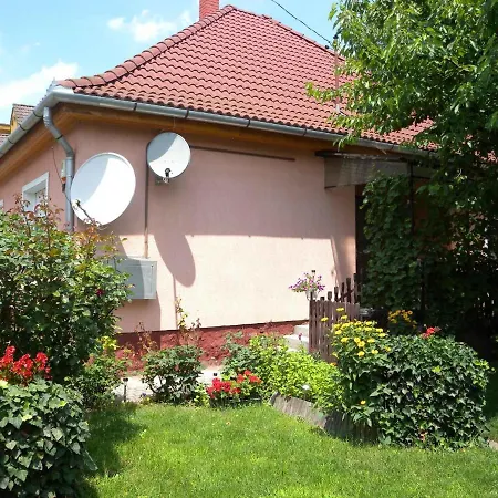 In - Balaton 19801 בית נופש *